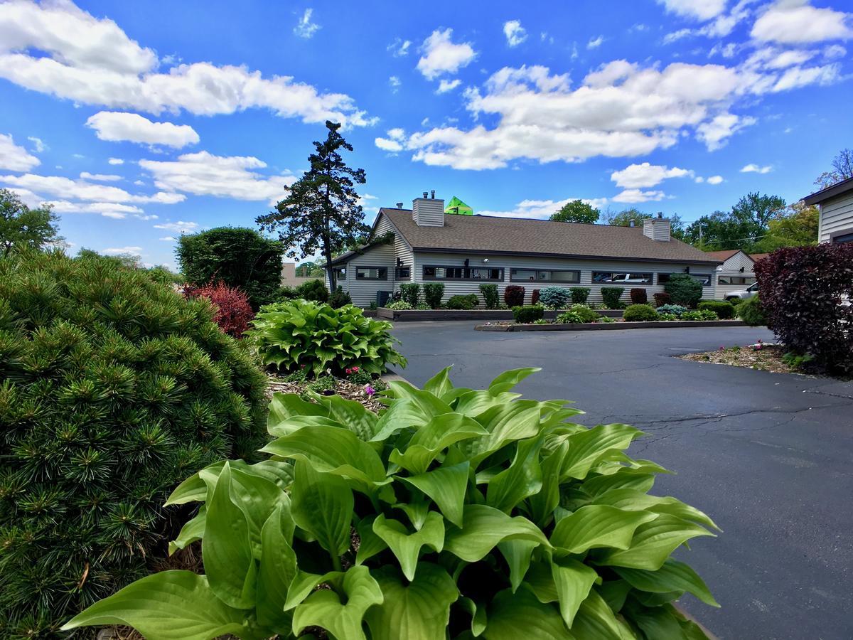 Sybaris Pool Suites Downers Grove - Adults Only Exterior photo